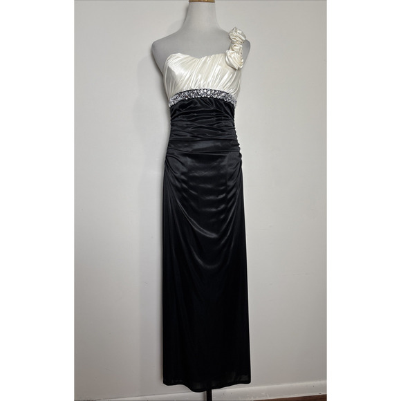 City Triangles Prom Formal Evening Dress Size 5 Black Ivory Satin Rhinestone - Picture 1 of 10